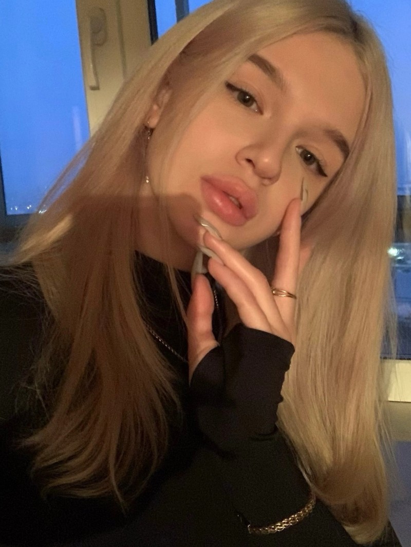 Надежда Проститутка Питера у метро Комендантский проспект