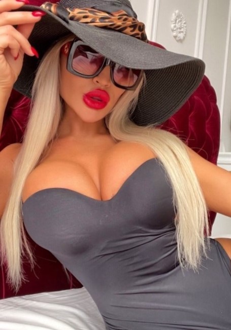 Олеся Проститутка Санкт-Петербурга у метро Ленинский проспект